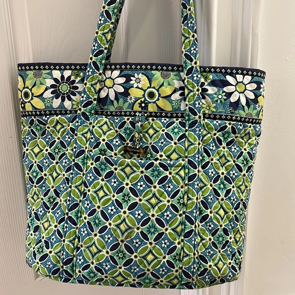 Vera Bradley Tote - Picture 2 of 6